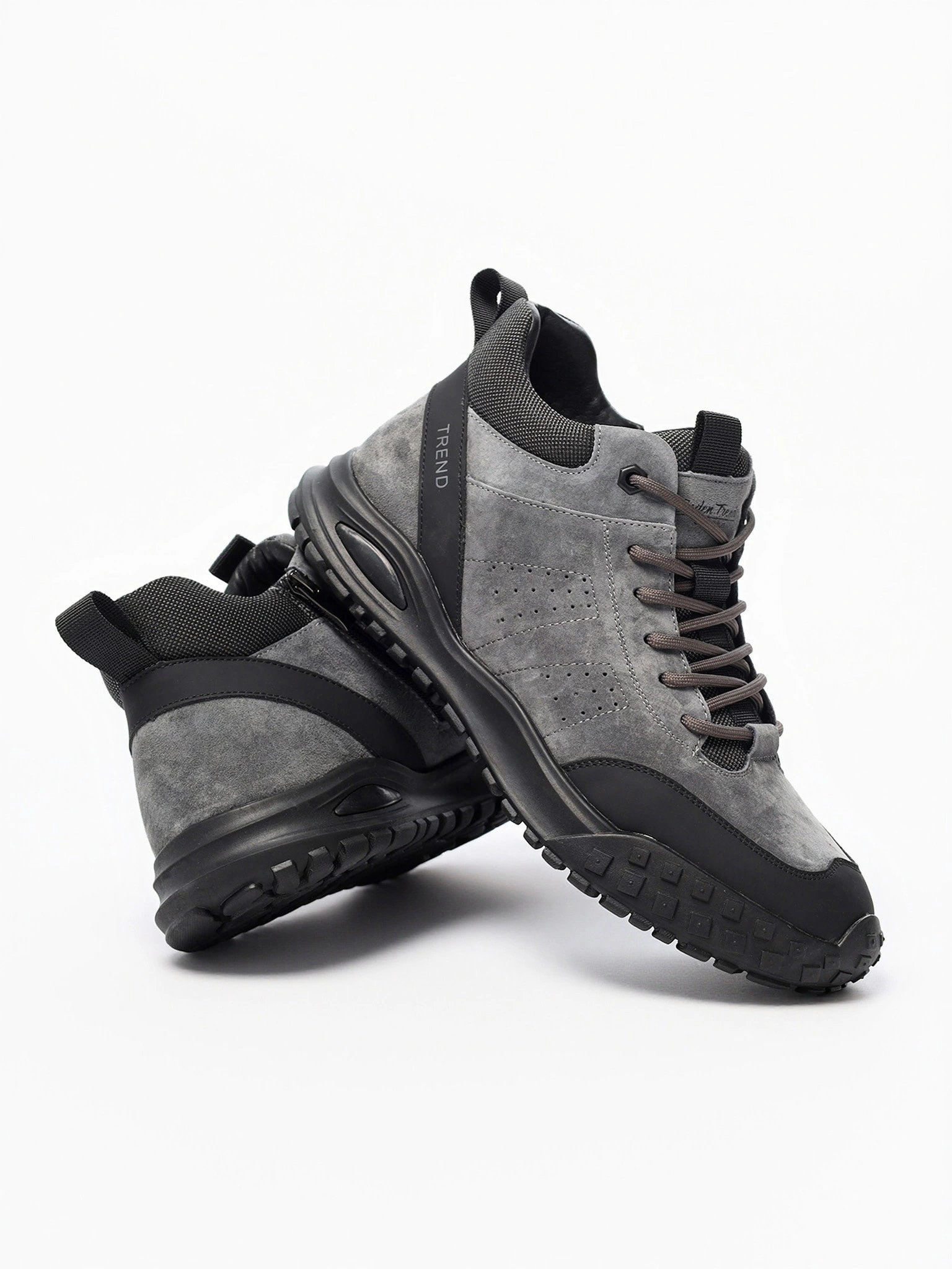 Кроссовки серого цвета комбинированные на низкой подошве